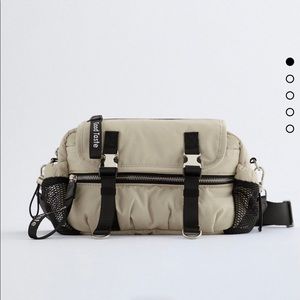 TEXT PULL TAB crossbody bag